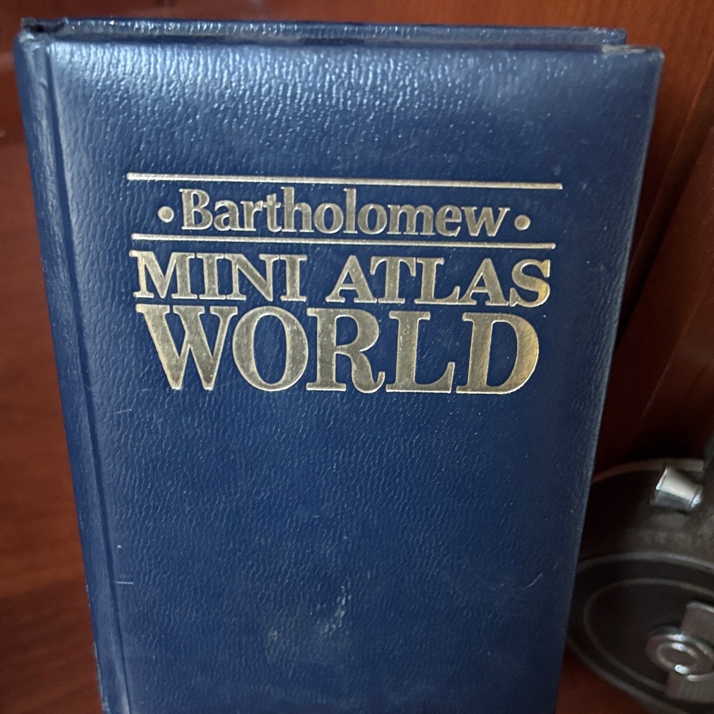 Bartholomew Mini Atlas World in excellent condition